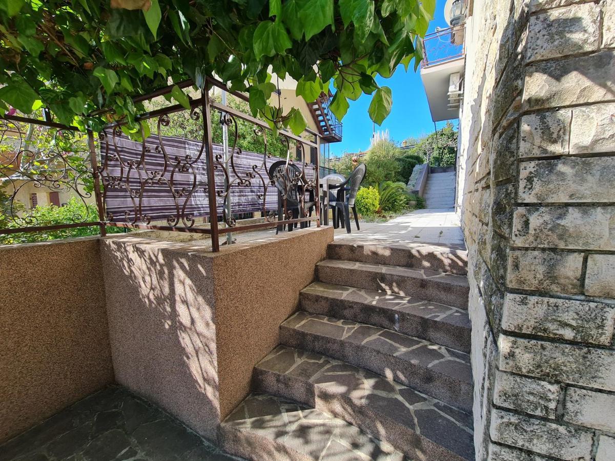 Appartamento Apartma Pina Izola Esterno foto