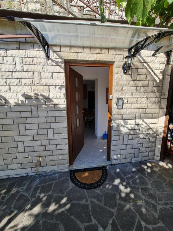 Appartamento Apartma Pina Izola Esterno foto
