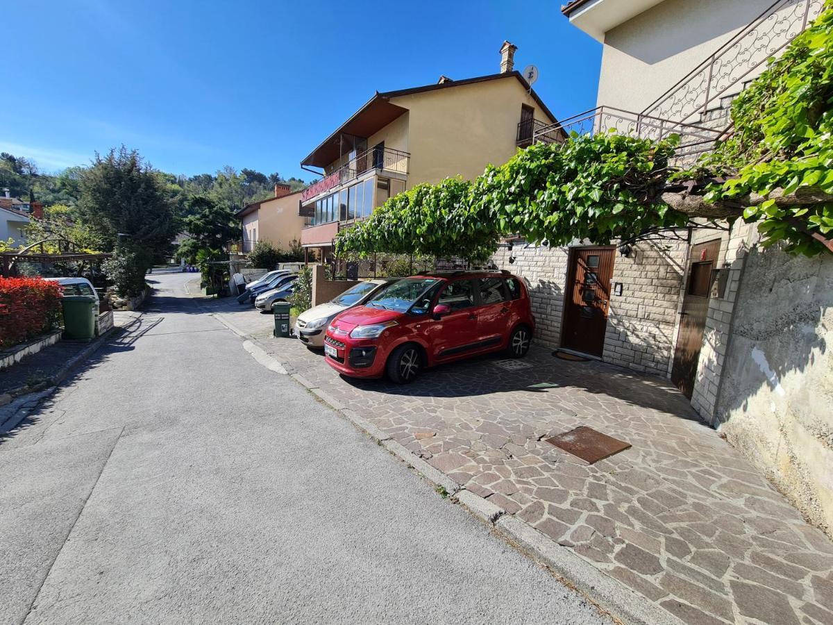 Appartamento Apartma Pina Izola Esterno foto