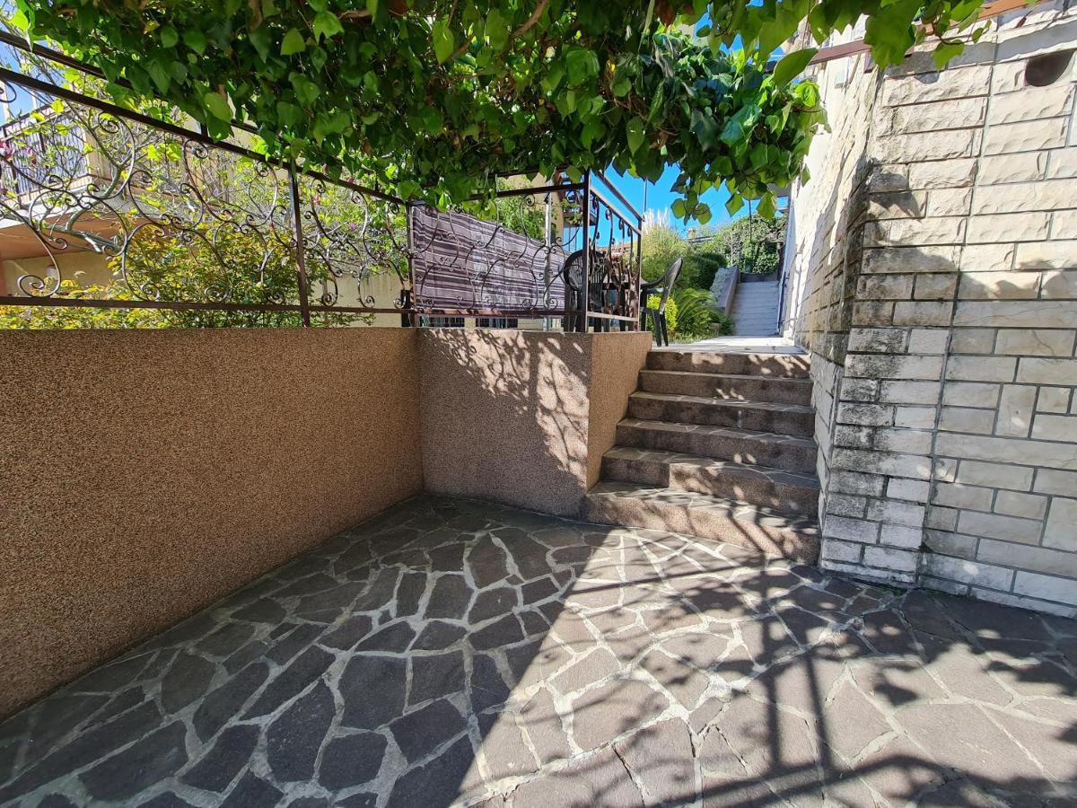 Appartamento Apartma Pina Izola Esterno foto