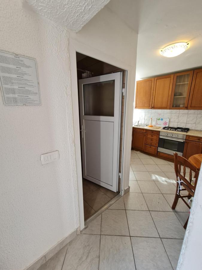 Appartamento Apartma Pina Izola Esterno foto